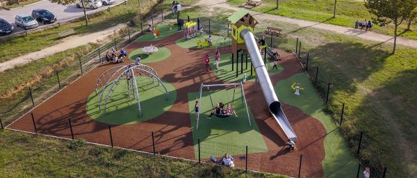 Un parco giochi Proludic a tema natura a Lattes