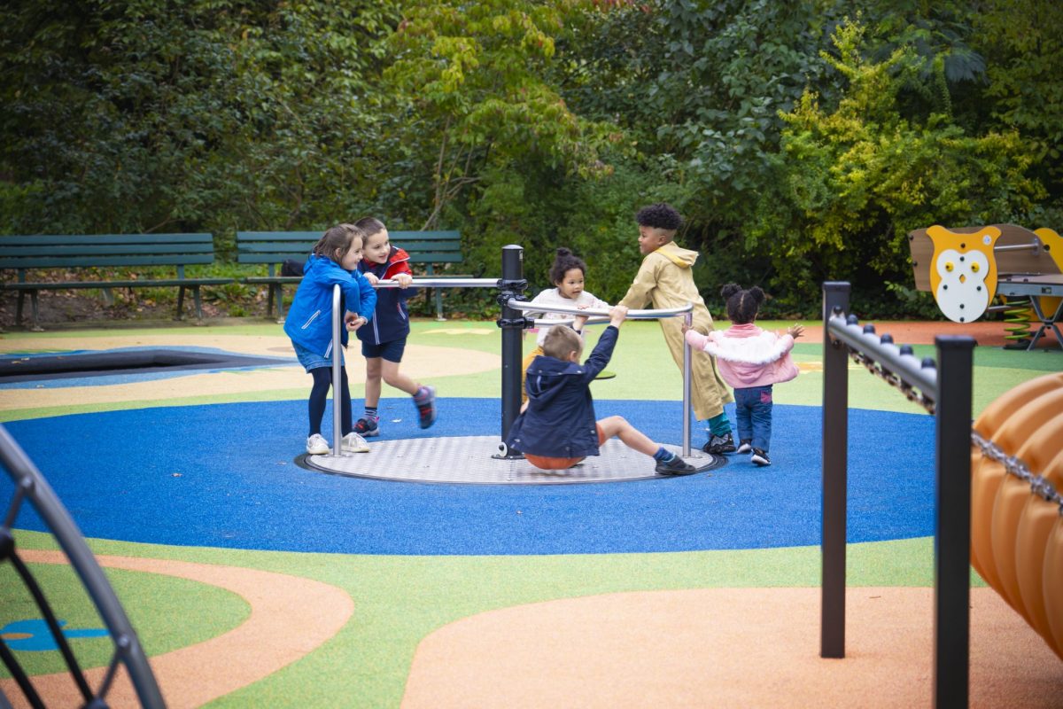 Pavimentazione antitrauma in gomma colata per parco giochi pubblico