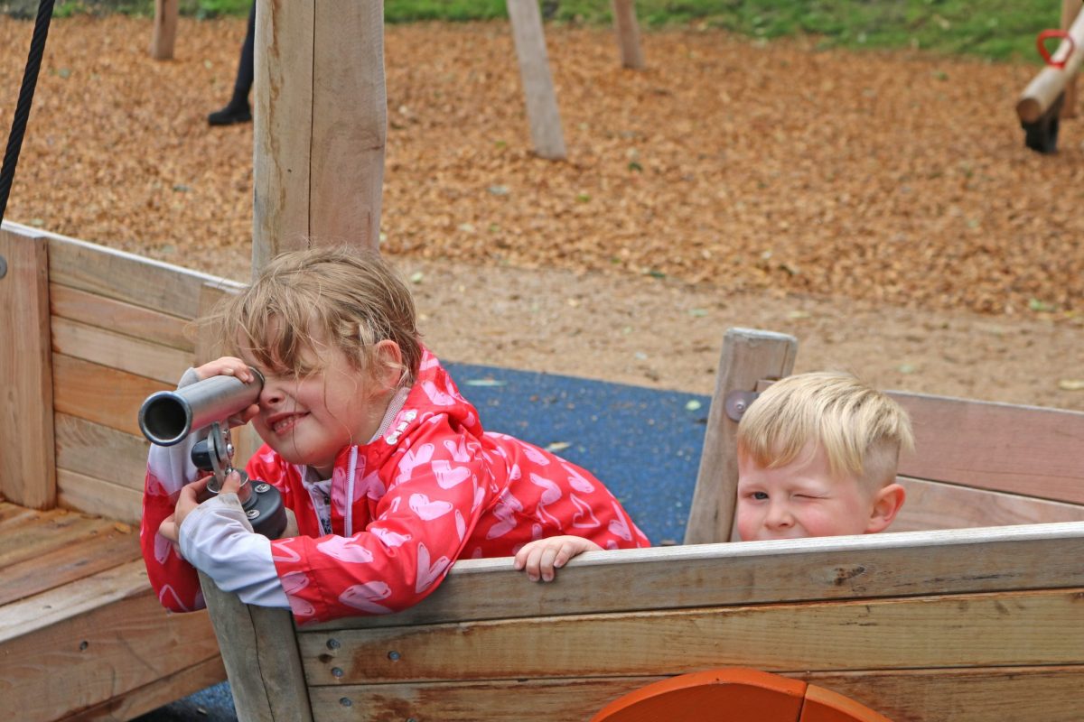 Barca J49101 - Area giochi a tema natura - Pennington Park