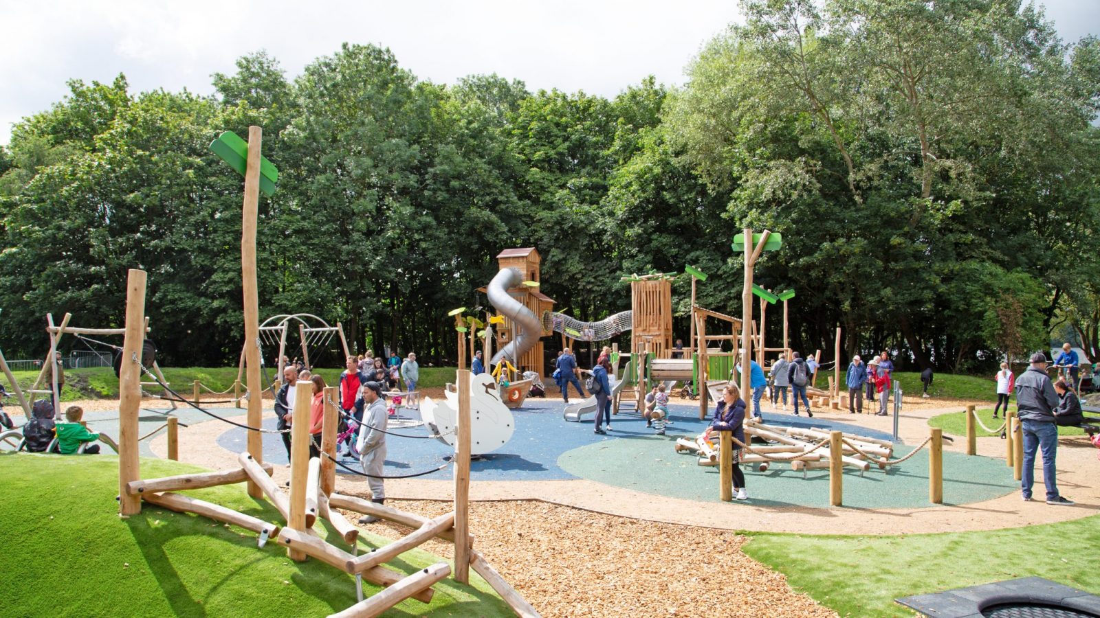 Area giochi a tema natura – Il progetto Pennington Flash tra legno, acciaio e avventura