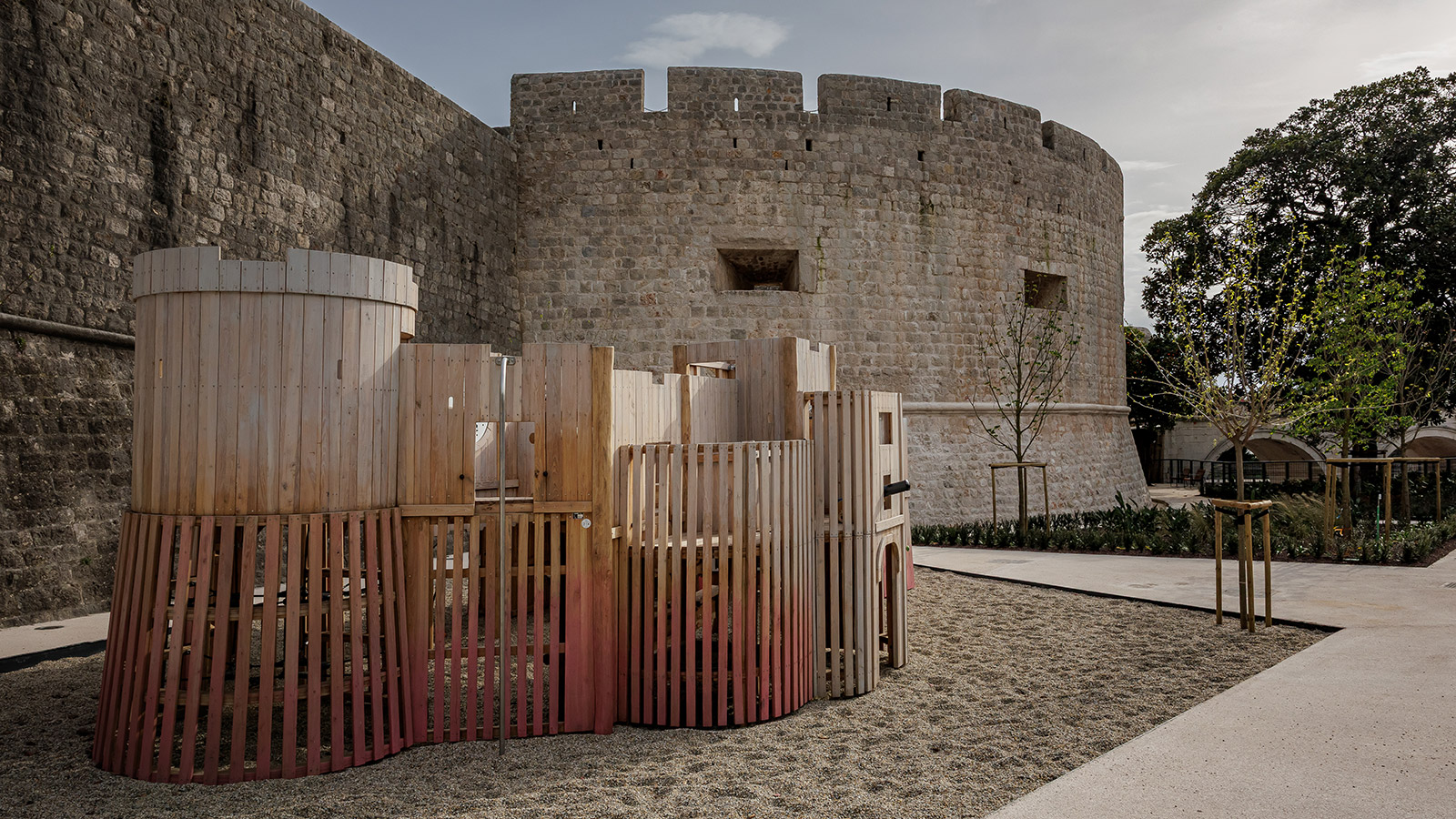 Un’area giochi su misura che valorizza il patrimonio storico di Dubrovnik